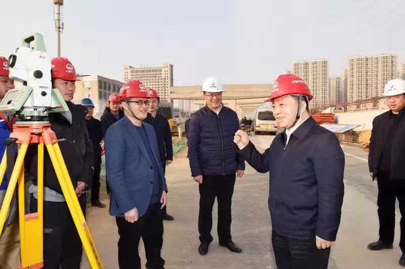 江西省委副書(shū)記、代省長(zhǎng)葉建春看望慰問(wèn)九洲高架東延項(xiàng)目一線職工